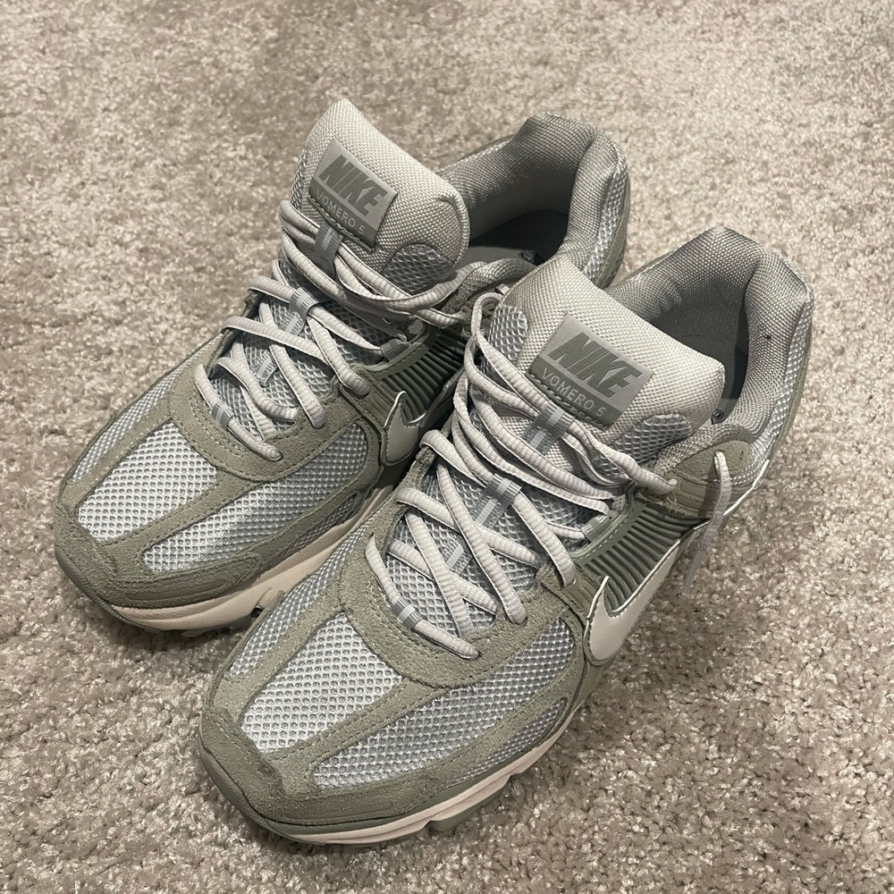 Nike Vomero 5